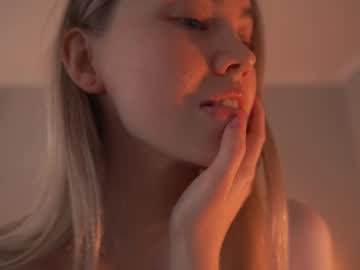 webcam girl bibi_it_is live cam image #13003598