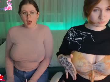 webcam girl emmika_ live cam image #12056017