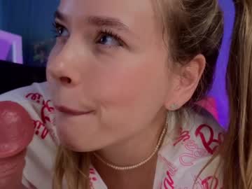 webcam girl milly_shy live cam image #12377501