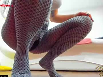 webcam girl krisi_kiss live cam image #11972076