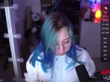 webcam girl blue_mooncat live cam image #6569903