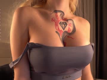 webcam girl golden_alinee live cam image #8496568
