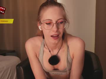 webcam girl girl_i_am live cam image #12987184