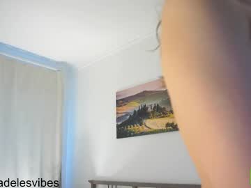 webcam girl adeles_vibes live cam image #12675009