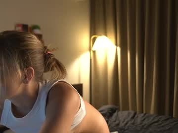 webcam girl 2girls_1dream live cam image #12448045