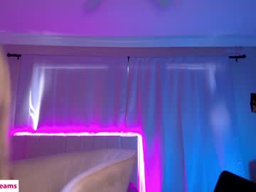 webcam girl nikkibloom_xoxo live cam image #9759487