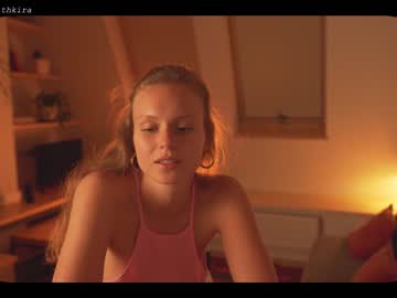 webcam girl chillwithkira live cam image #2490749