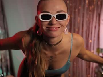 webcam girl lunalitta live cam image #10159998