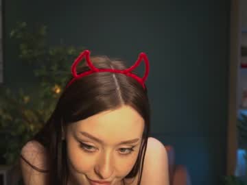 webcam girl ella_knockers_xl live cam image #1912360