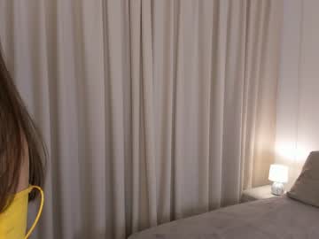 webcam girl peek_in_my_window live cam image #8722186
