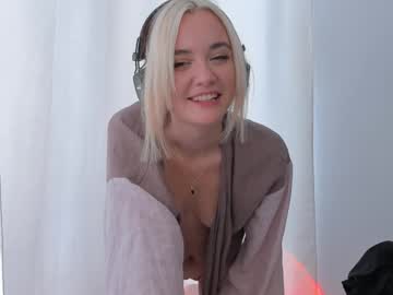 webcam girl 2b_ live cam image #9686362