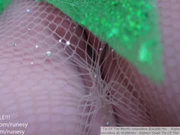 webcam girl runesy live cam image #4179886