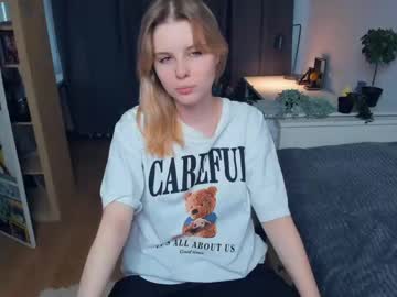 webcam girl intimacy_scene live cam image #9651541