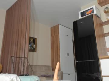 webcam girl melon_mussy live cam image #7065381