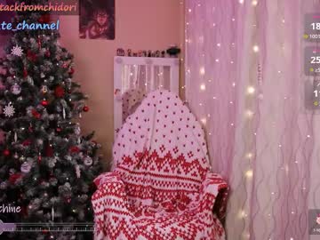 webcam girl yourcutewaifu live cam image #11634885