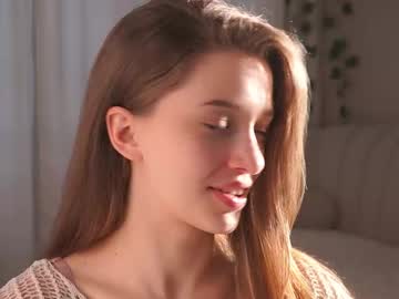 webcam girl little_poetry live cam image #12427567