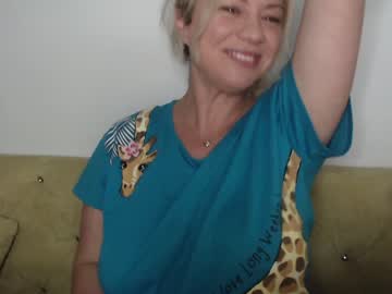 webcam girl kiradivine live cam image #4002987