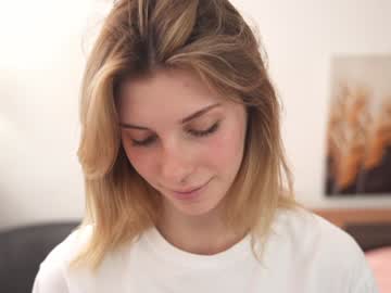 webcam girl refined_style live cam image #10479267