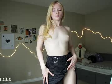 webcam girl bestblondiiecb live cam image #11989938