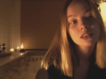 webcam girl bibi_it_is live cam image #4235014