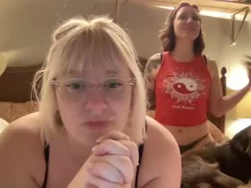 webcam couple double_trouble420 live cam image #3891972