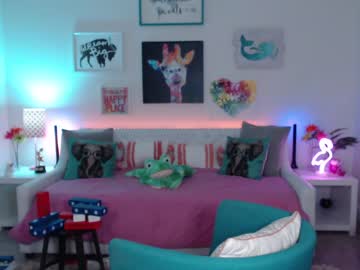 webcam girl holihurricane live cam image #6744851
