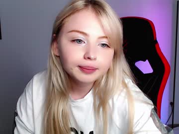 webcam girl shy_blondiee live cam image #5083547