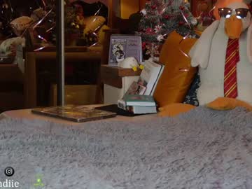 webcam girl bestblondiiecb live cam image #8378732