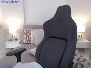 webcam girl smileyouarehere live cam image #8913065