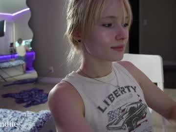 webcam girl bestblondiiecb live cam image #10626587