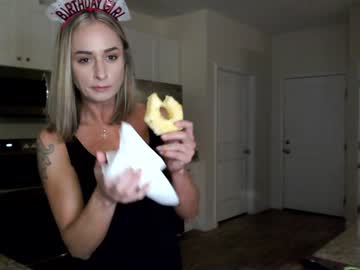 webcam girl holihurricane live cam image #11636255