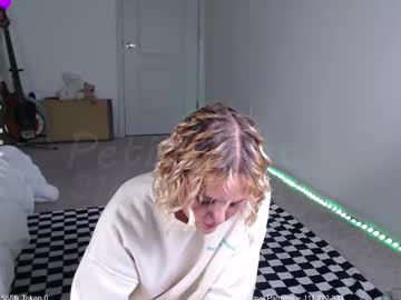 webcam girl petitebrat live cam image #12803552