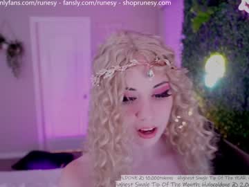 webcam girl runesy live cam image #9890198