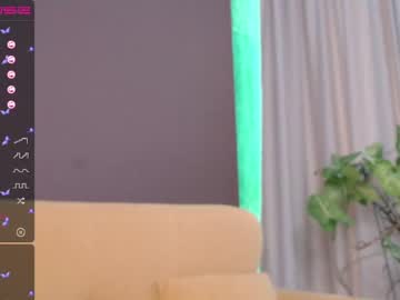 webcam girl small_blondee live cam image #2383210