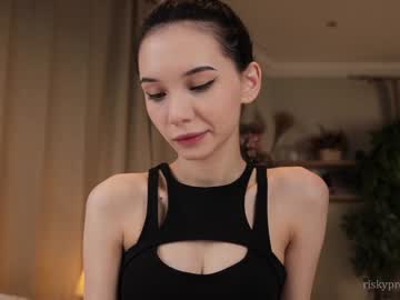 webcam girl riskyproject live cam image #9021019