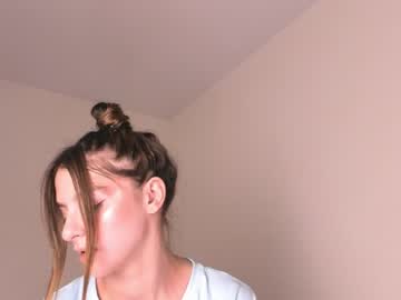 webcam girl lesi_moon live cam image #6811492