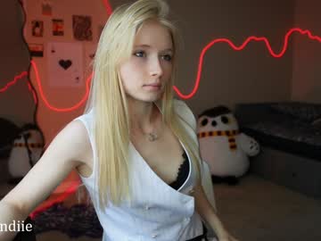 webcam girl bestblondiiecb live cam image #11641644