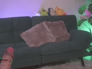 webcam girl nicdani_1 live cam image #9851371