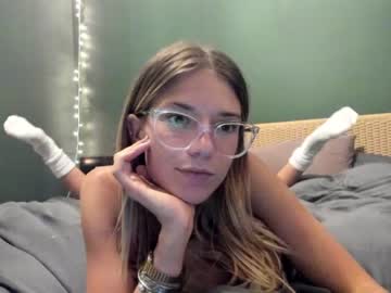 webcam girl oliviahansleyy live cam image #9395679