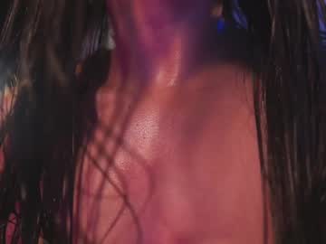webcam girl lucie_beltran live cam image #8526196