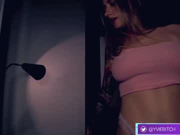 webcam girl yvie_ live cam image #9446191
