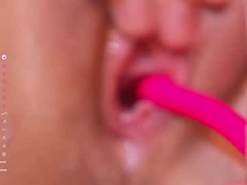 webcam girl lucie_beltran live cam image #12635589