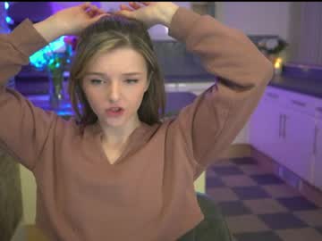 webcam girl lucydelovely live cam image #4989873