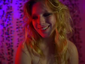 webcam girl crimsonxrapture live cam image #533306