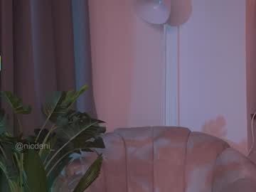 webcam girl nicdani_1 live cam image #12300347
