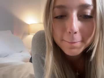 webcam girl lovelyyylivyyy live cam image #10606009