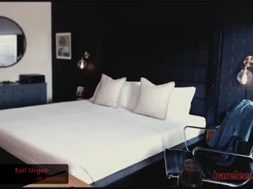 webcam man bareleeworking live cam image #3084467