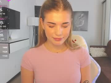 webcam girl adrianawow1 live cam image #12289413