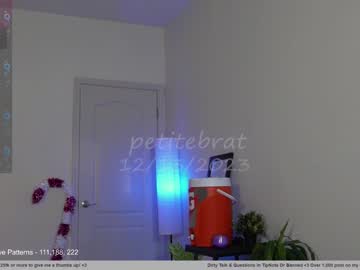 webcam girl petitebrat live cam image #7927721