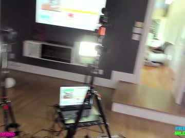 webcam girl wildwifebarbie live cam image #9439283
